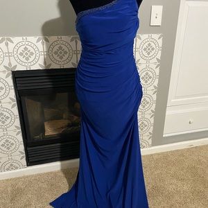 Cachet size 6 one shoulder, beaded formal dress